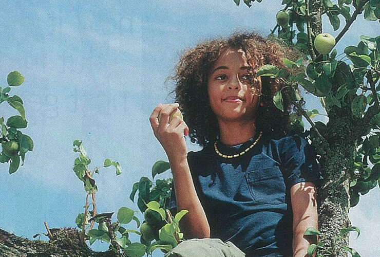young-girl-in-tree-crop